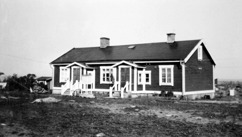 Fil:Holmögadd fv och biträdeshus 1939.jpg