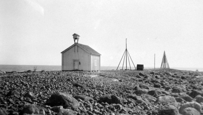 Fil:PiteRönnskär kapell och båk 1940.jpg